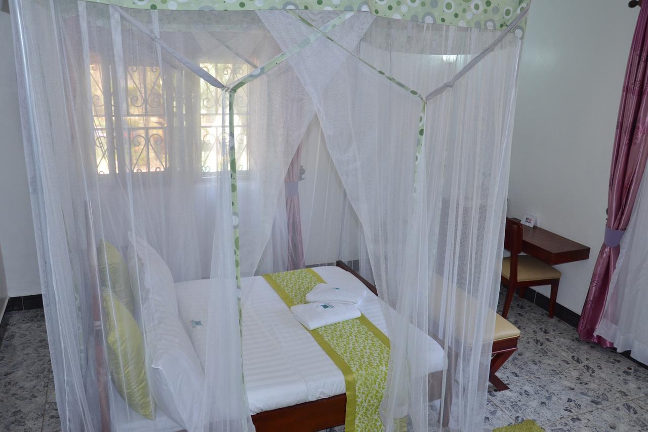 Sheevy"S Bed N Breakfast Fort Portal Extérieur photo