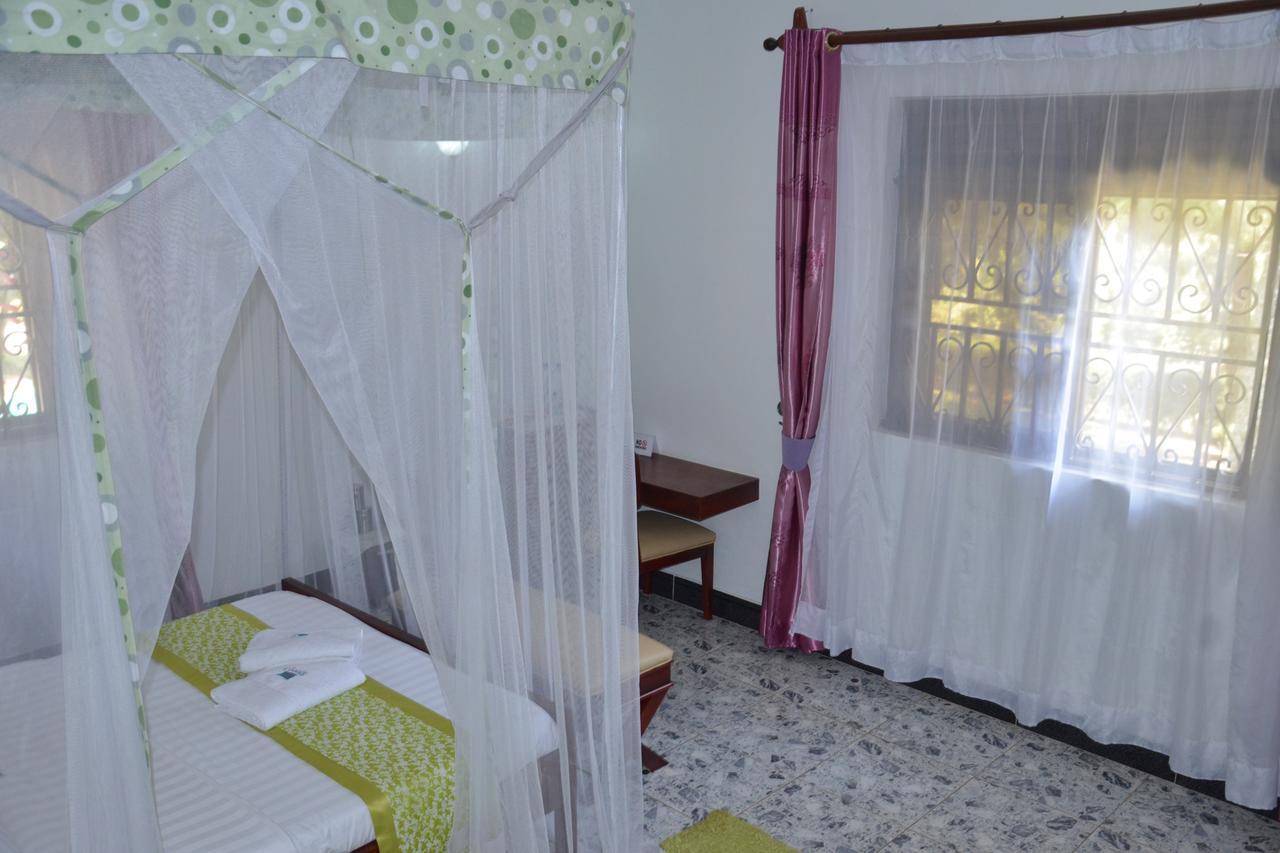 Sheevy"S Bed N Breakfast Fort Portal Extérieur photo