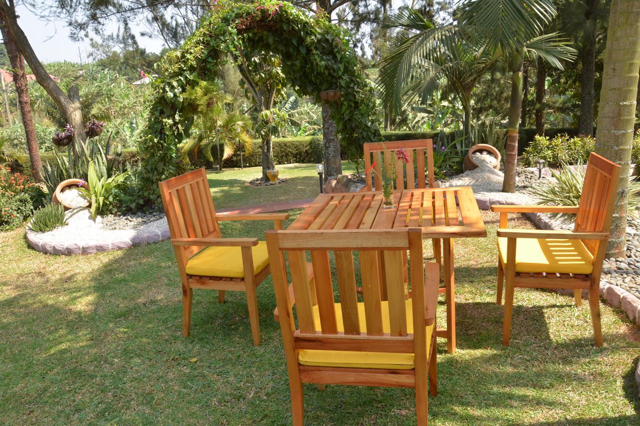 Sheevy"S Bed N Breakfast Fort Portal Extérieur photo